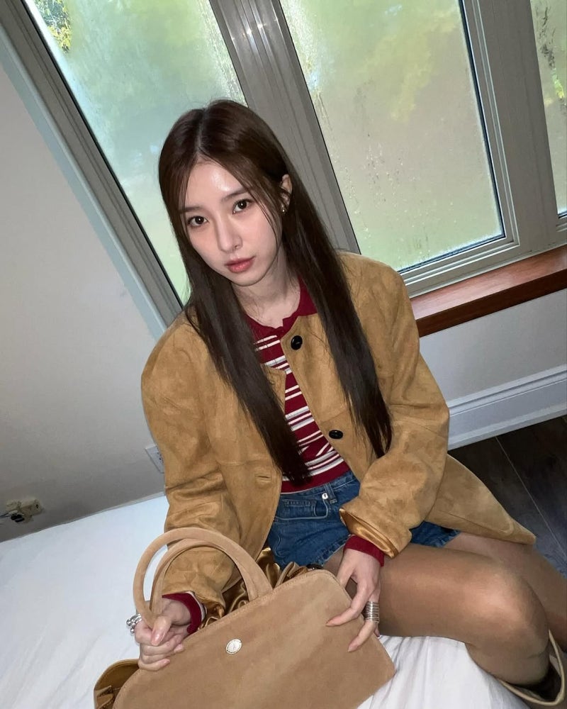 The Box Office Closer: Kim So-eun's Refined Four-Look Gallery From Gallery Floors to Camel Suede Transit