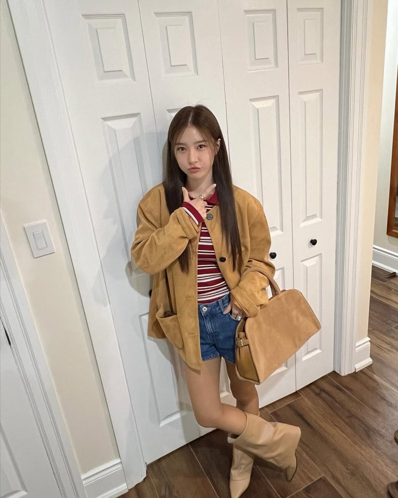 The Box Office Closer: Kim So-eun's Refined Four-Look Gallery From Gallery Floors to Camel Suede Transit