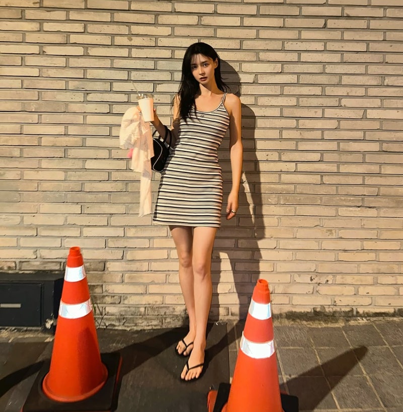 106cm Legs and the Art of Effortless: Kwon Na-ra's Autumn Cardigan Daily Looks Prove Longer Isn't Always Louder