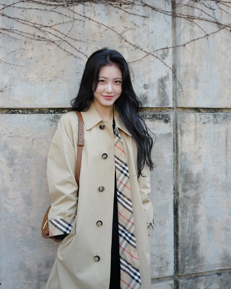 Shin Ye-eun's Autumn Palette: Four Outfits That Prove Versatility Doesn't Mean Shapeshifting