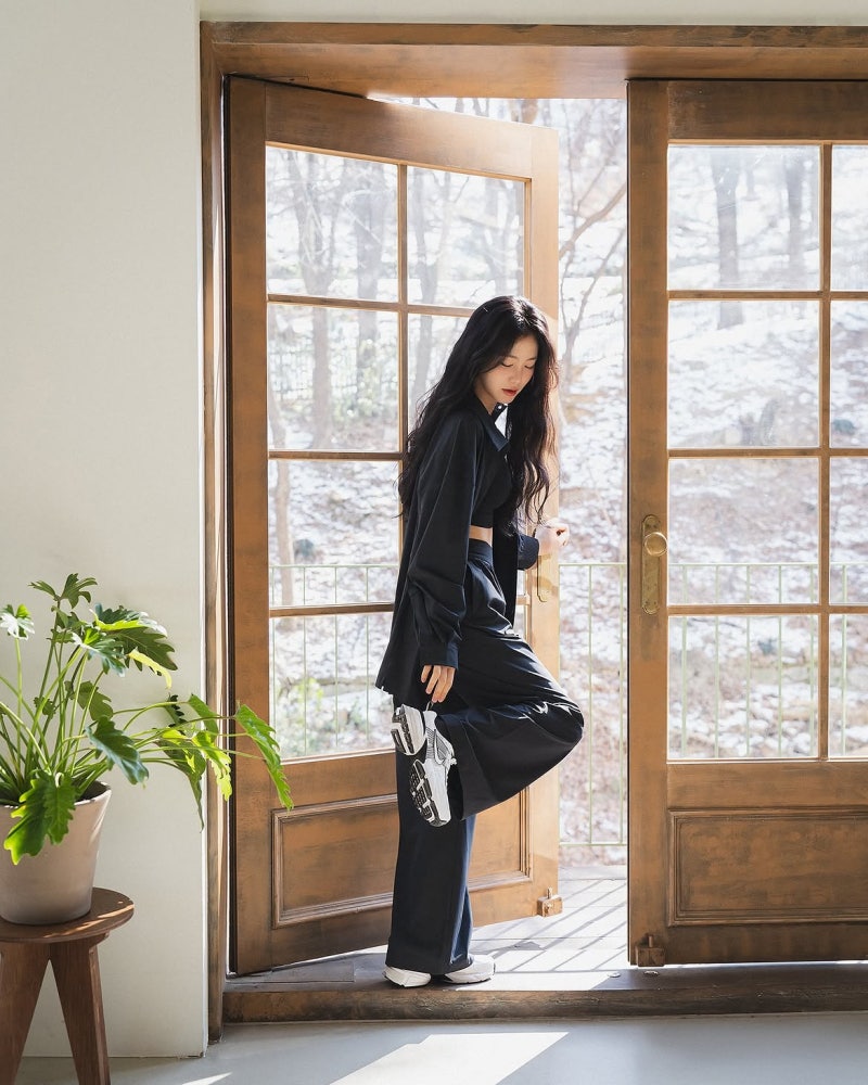 Shin Ye-eun's Autumn Palette: Four Outfits That Prove Versatility Doesn't Mean Shapeshifting