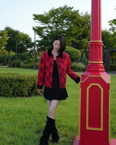 Shin Ye-eun's Autumn Palette: Four Outfits That Prove Versatility Doesn't Mean Shapeshifting