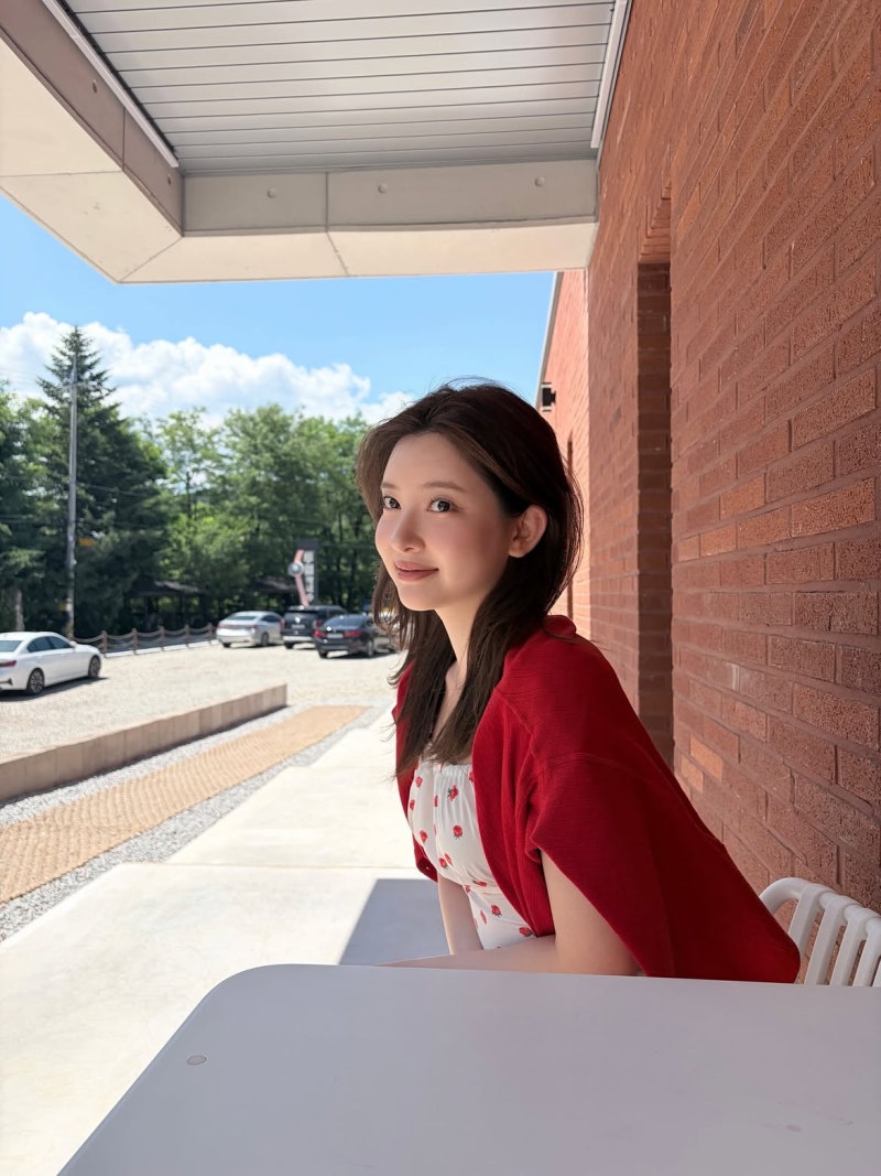 Jo Su-min: Four Seasons in One Girl