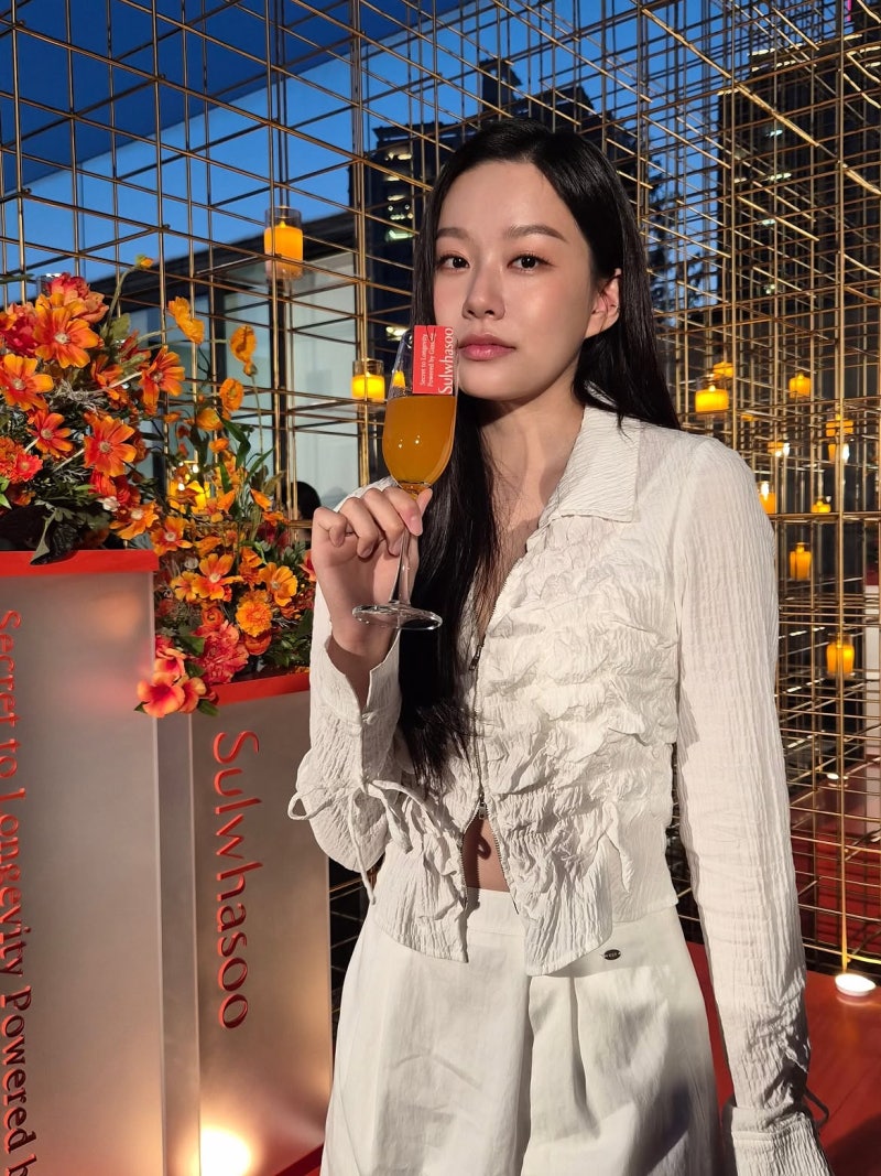 No Makeup is the Best Makeup: How Park Yu-Na Pulls Off Undone Style at 168cm
