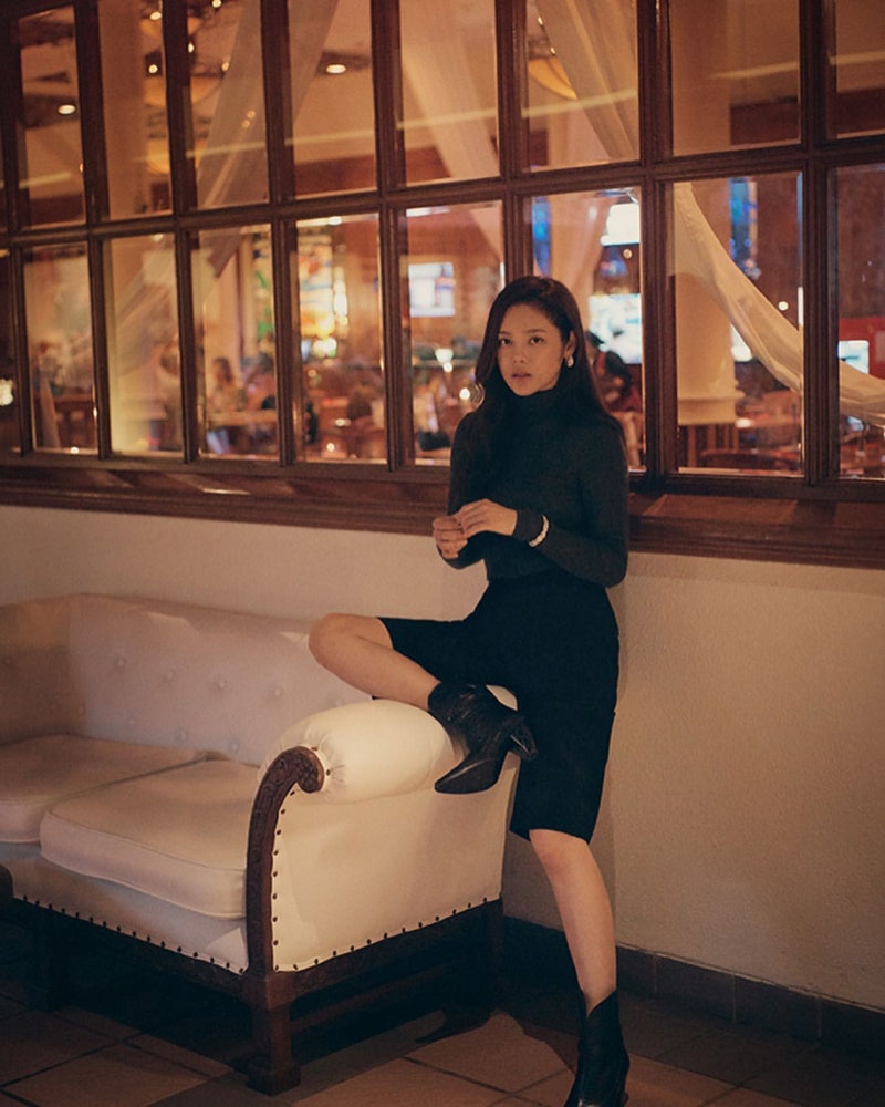 An elegant actress who inherited her beauty pageant DNA from her mom pulls off the Rosa K bag office look.