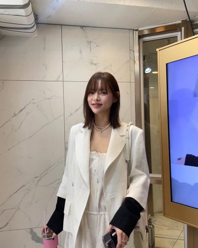 An elegant actress who inherited her beauty pageant DNA from her mom pulls off the Rosa K bag office look.