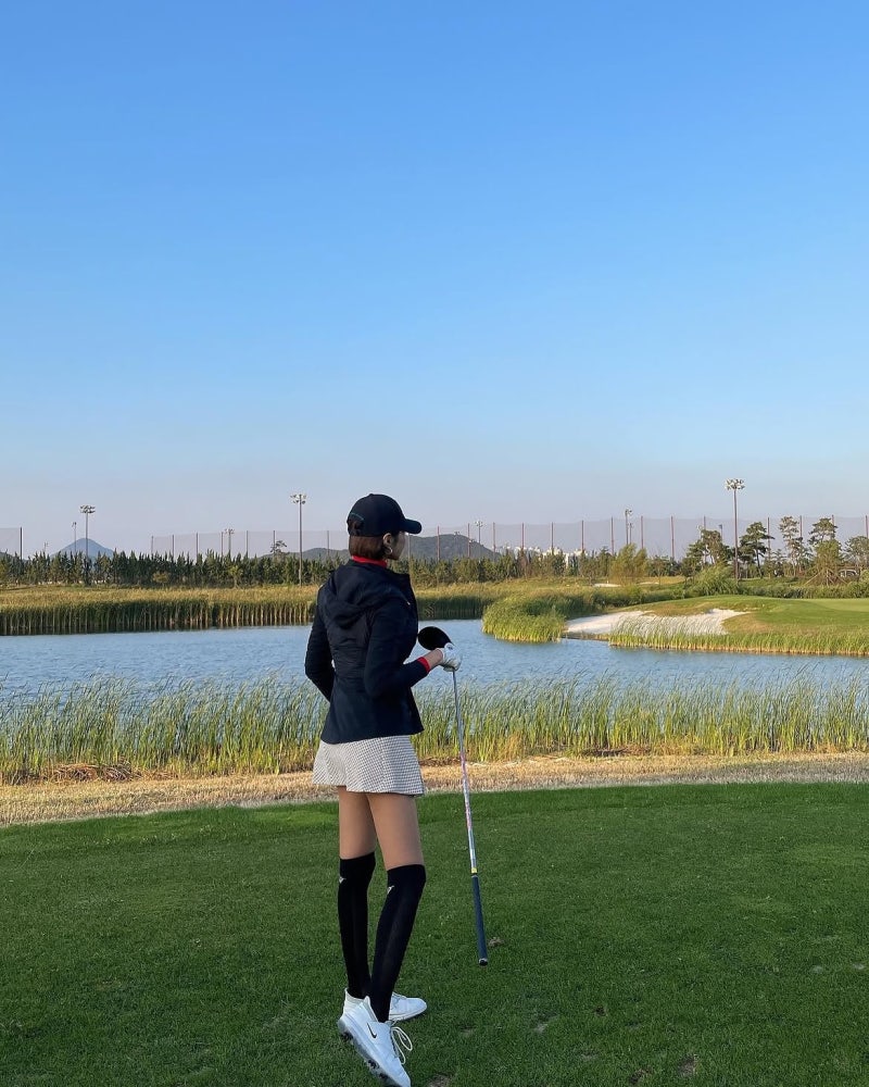 Starting with a recommendation from a school uniform shop... A chic outfit completed with a leather blazer and mini dress by "the actress who made the whole nation obsessed with short hair."