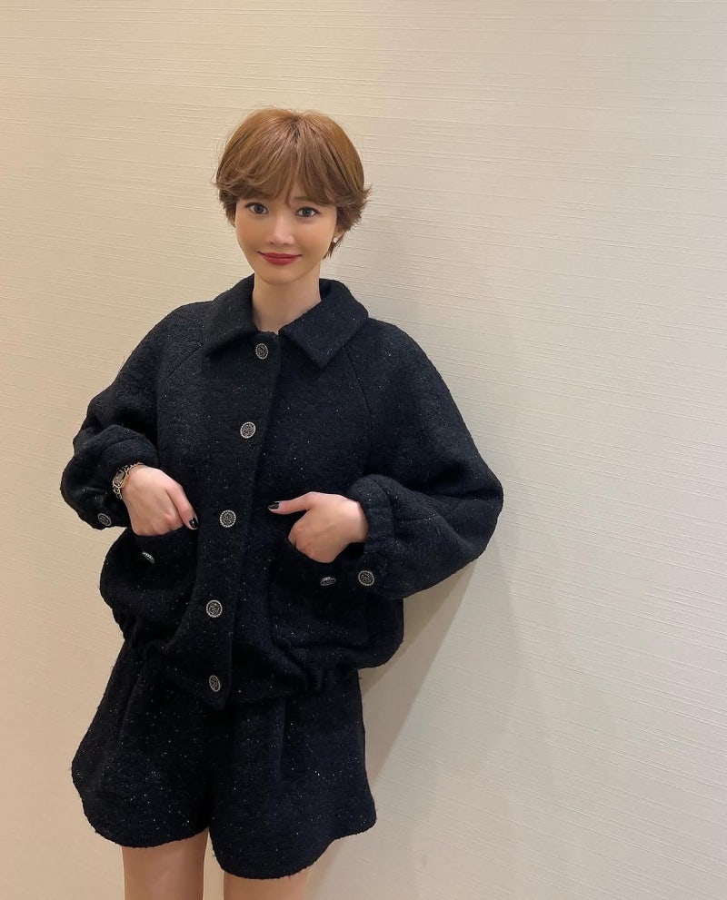 Starting with a recommendation from a school uniform shop... A chic outfit completed with a leather blazer and mini dress by "the actress who made the whole nation obsessed with short hair."