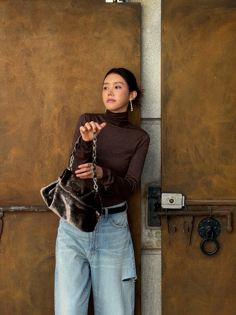The "Autumn Check Shirt Street Fashion Styling" of an actress who has been talked about as the original "ex-girlfriend" character for over 15 years and becomes a hot topic whenever she takes a selfie.