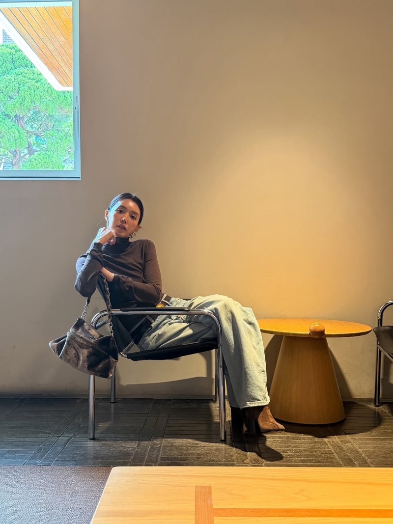 The "Autumn Check Shirt Street Fashion Styling" of an actress who has been talked about as the original "ex-girlfriend" character for over 15 years and becomes a hot topic whenever she takes a selfie.