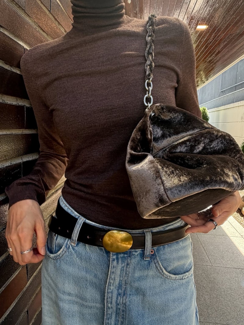 The "Autumn Check Shirt Street Fashion Styling" of an actress who has been talked about as the original "ex-girlfriend" character for over 15 years and becomes a hot topic whenever she takes a selfie.