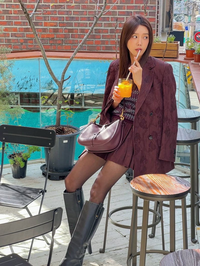 The "Autumn Check Shirt Street Fashion Styling" of an actress who has been talked about as the original "ex-girlfriend" character for over 15 years and becomes a hot topic whenever she takes a selfie.