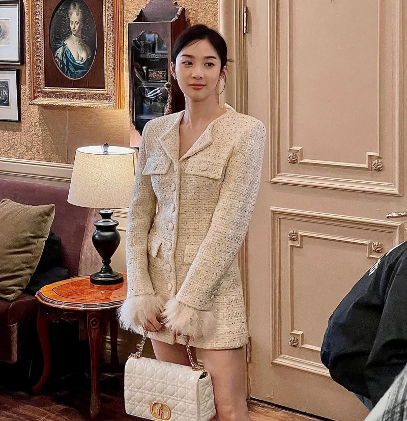 The autumn outfit for a gallery outing featuring that face that "inherited actor DNA," whose father was revealed belatedly to be a veteran theater actor!