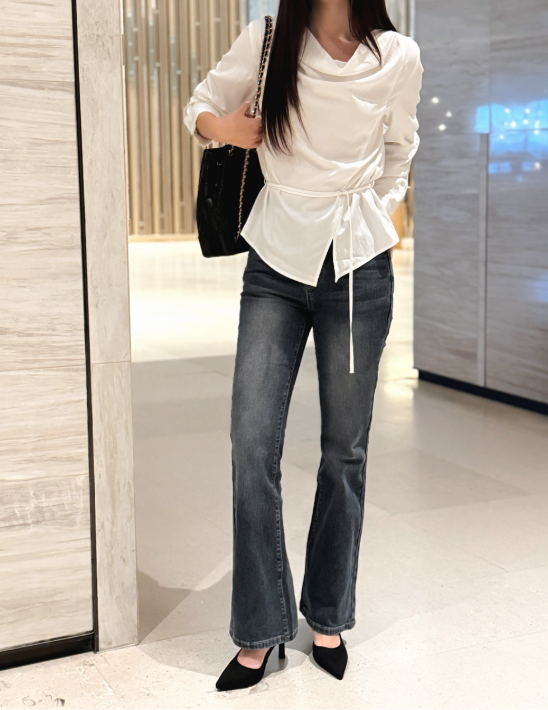If you're worried about your legs looking short in jeans... Autumn outfit ideas for petite women featuring high-waisted bootcut jeans