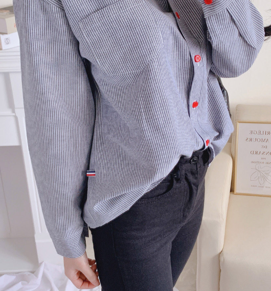 “I thought it was just an ordinary striped shirt?”… Women’s striped shirt styling with red buttons as a focal point