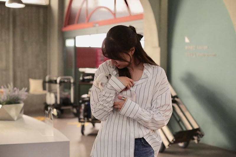 Actress Seo Ji-ye's jeans fit isn't just pretty for no reason… A striped shirt that comfortably covers the upper body