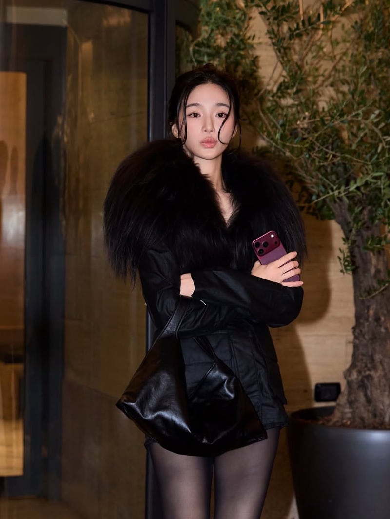 It's all black from head to toe, but where did the stuffiness go… Park Kyu-young's Gucci-accented all-black autumn outfit