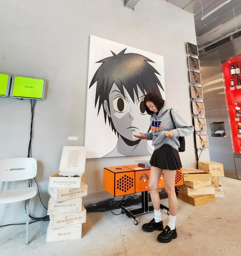 Want to wear autumn clothes but don't want anything thick... Kim Sa-rang's hoodie outfit that perfectly puts an end to that ambiguity.
