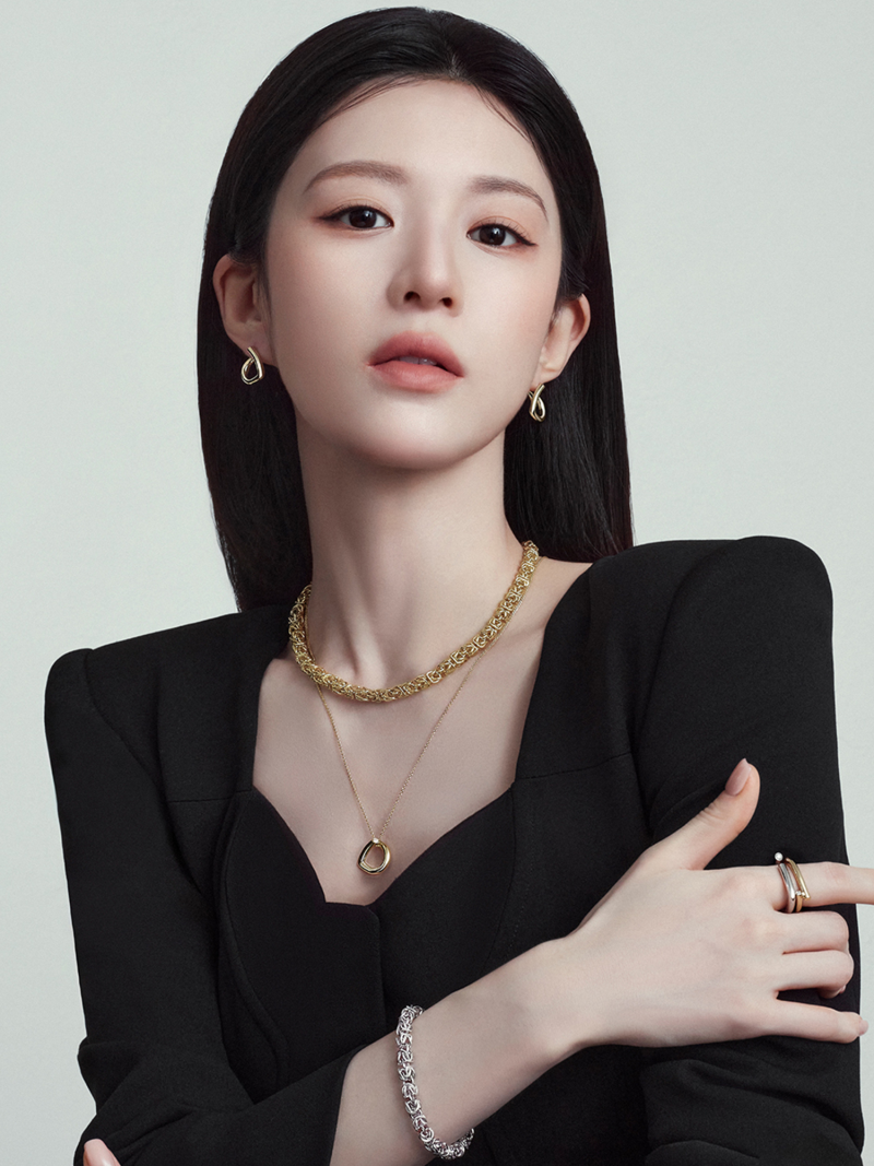Ko Yoon-jung as a Living Canvas: DIDIER DUBOT's D Collection Is Wearable Art