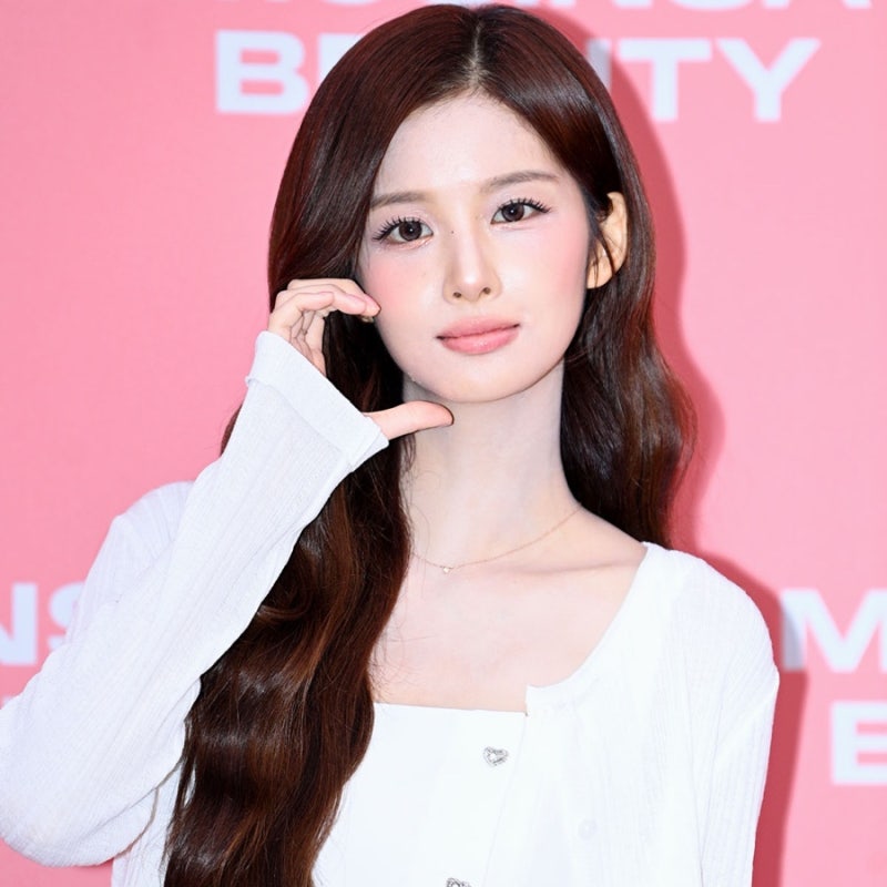 Pure White Everything: How Seol Yoon Mastered the Girlfriend Look