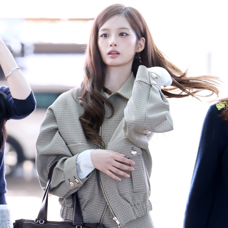 Seol Yun Makes Mixed Brands Look Like a Designer Set at the Airport