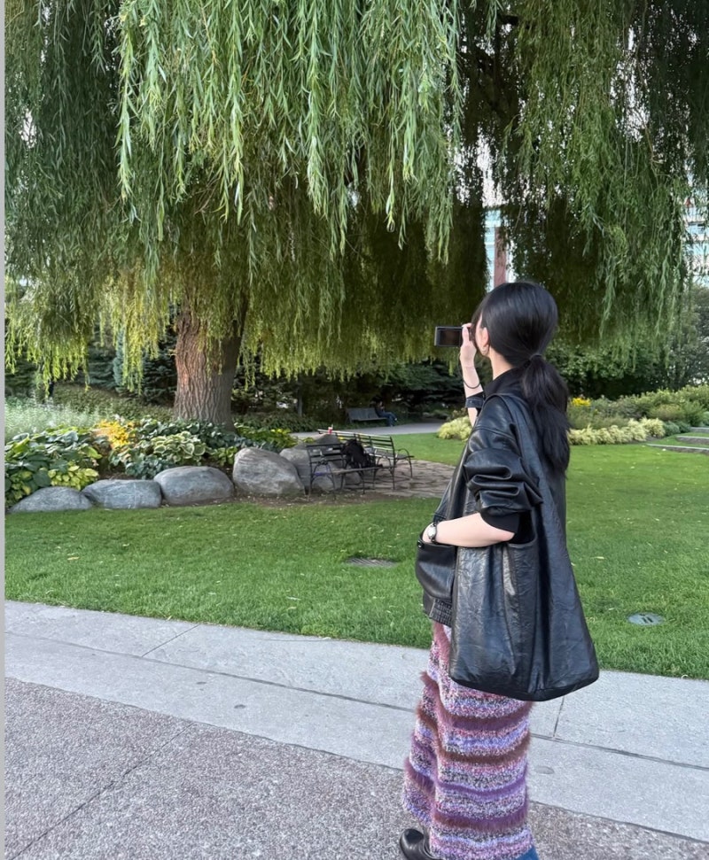 The perfect blend of luxury items... Karina's vintage look featuring a jacket in the 60,000 won range