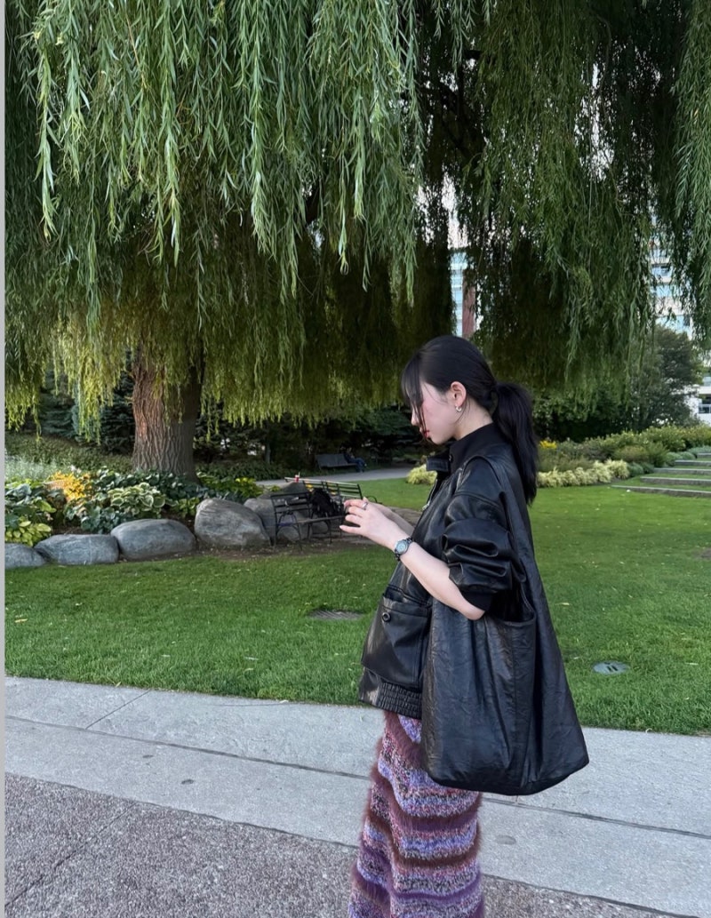 The perfect blend of luxury items... Karina's vintage look featuring a jacket in the 60,000 won range