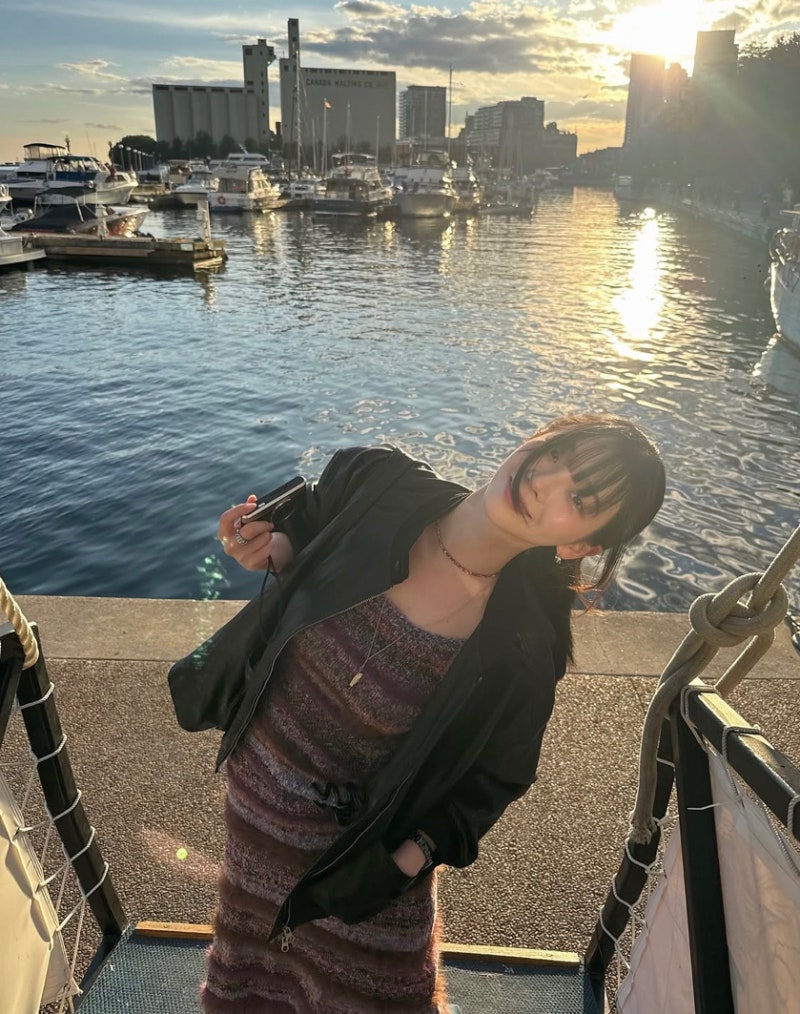 The perfect blend of luxury items... Karina's vintage look featuring a jacket in the 60,000 won range