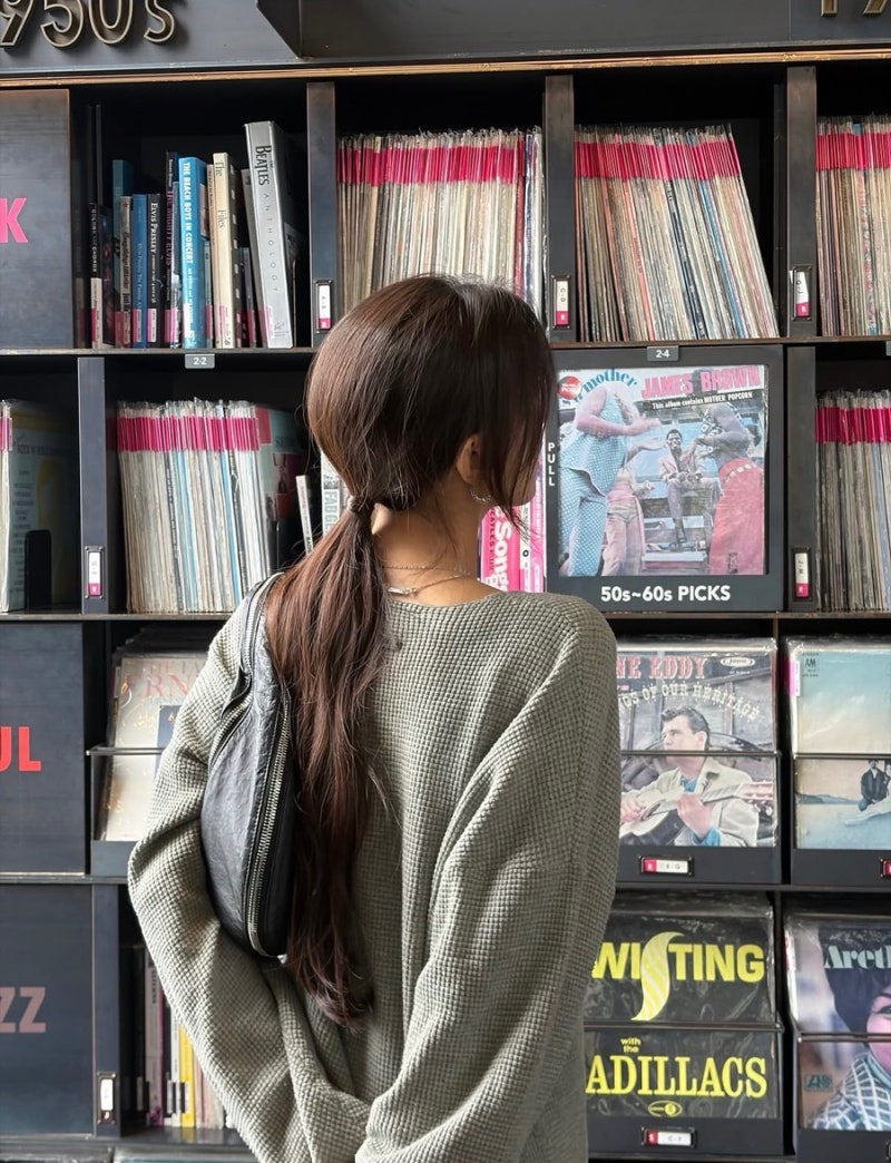 It's causing a stir for being luxurious... Moon Ga-young's fashion that captures the vibe of a vintage look