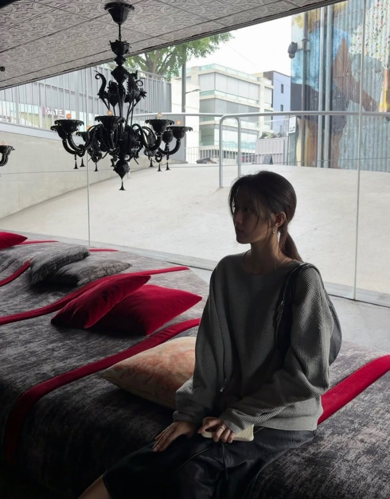 It's causing a stir for being luxurious... Moon Ga-young's fashion that captures the vibe of a vintage look
