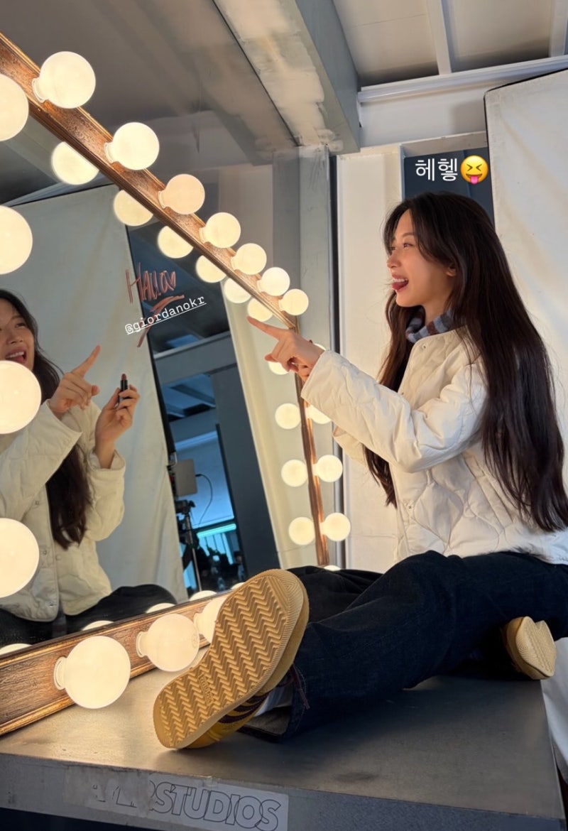 It's causing a stir for being luxurious... Moon Ga-young's fashion that captures the vibe of a vintage look