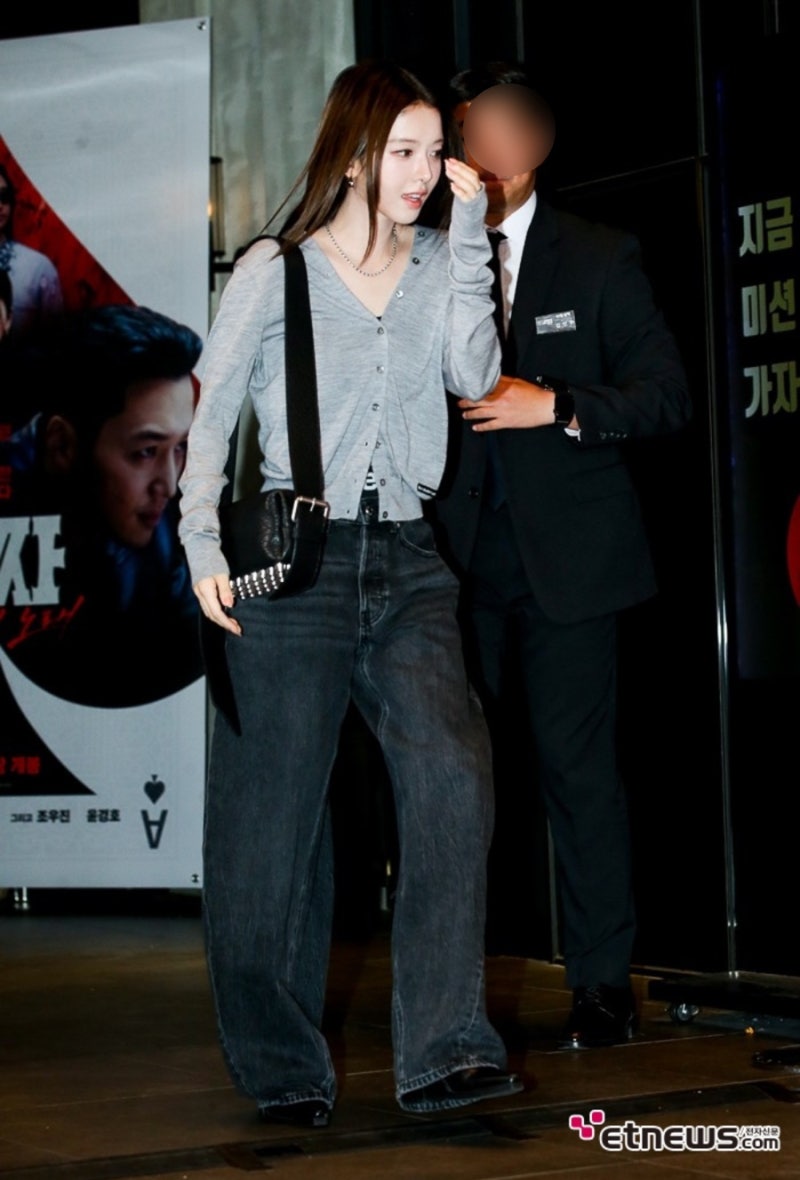 Celebrity causing a sensation with their fashion style in oversized jeans