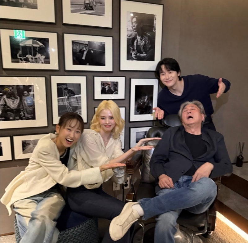 They said it would be polarizing... but Han So-hee's blonde hair is now a huge hit.