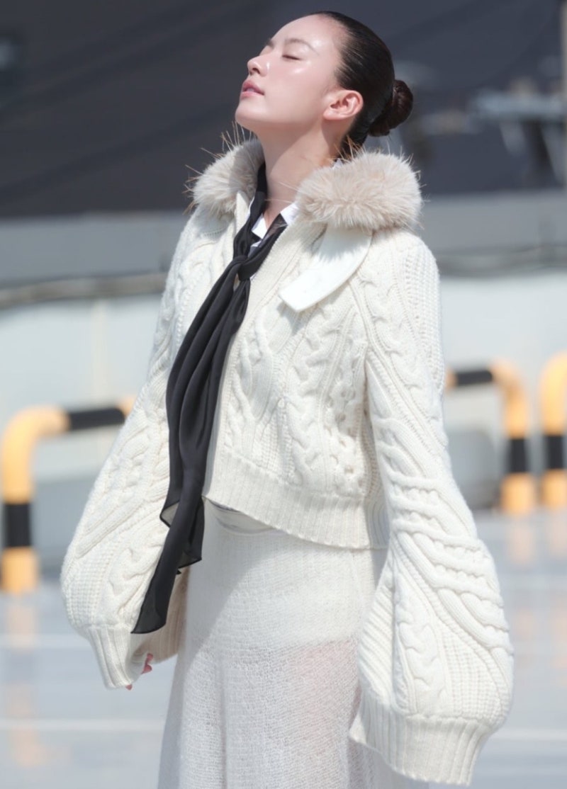 Is slicked-back hair the trend? Fashion of female celebrities who avoided humiliation even with their head shapes revealed
