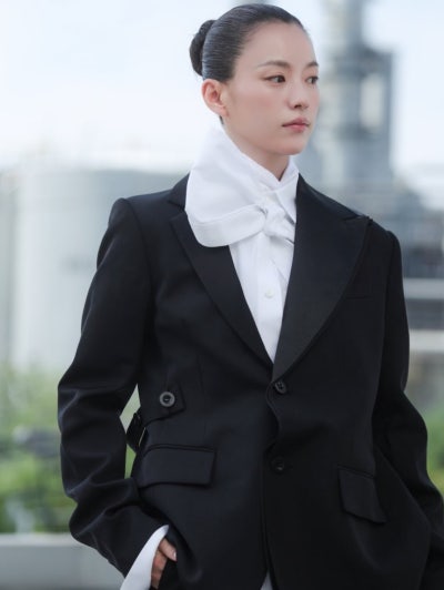 Is slicked-back hair the trend? Fashion of female celebrities who avoided humiliation even with their head shapes revealed