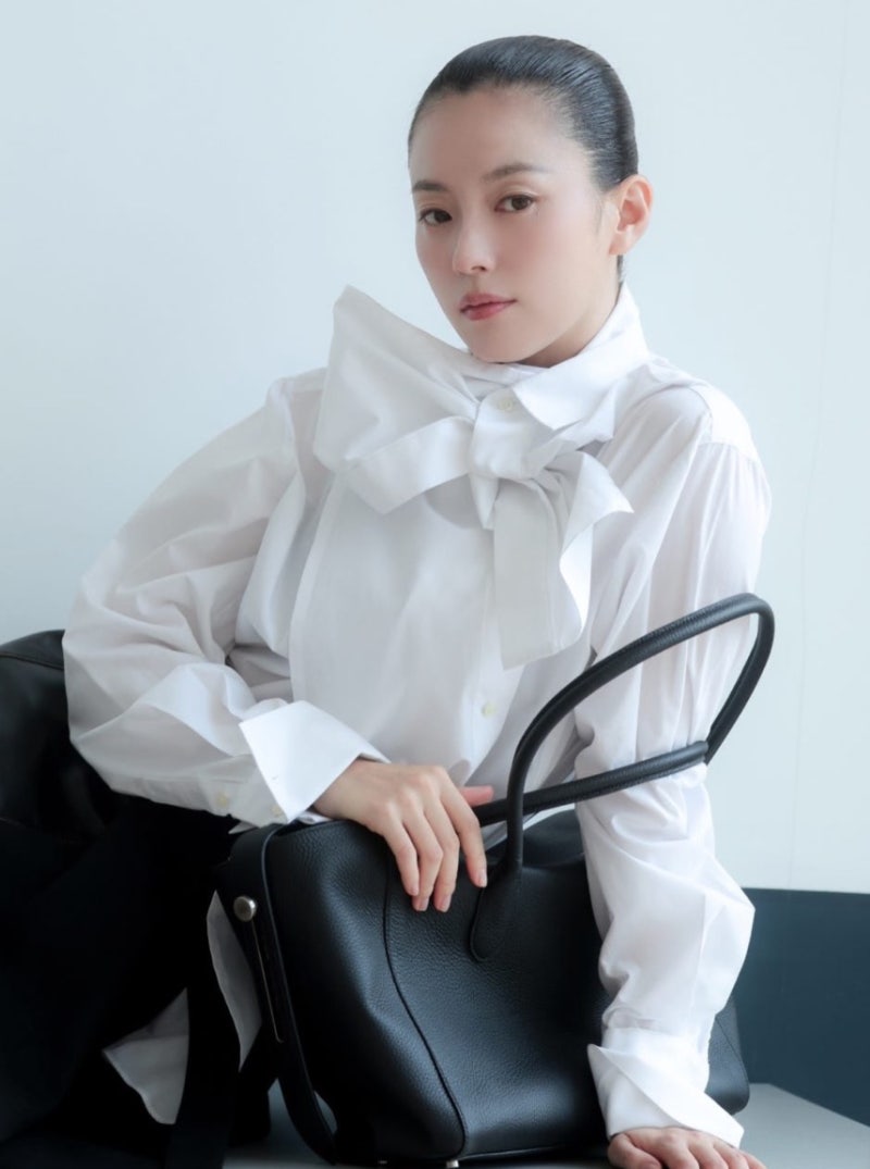 Is slicked-back hair the trend? Fashion of female celebrities who avoided humiliation even with their head shapes revealed