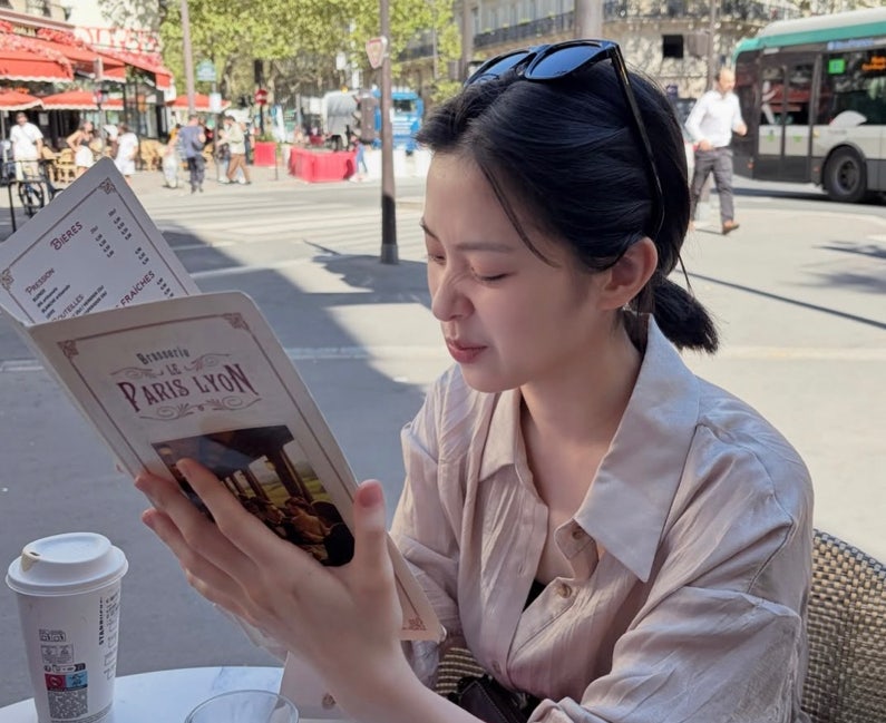 "Beautiful yet handsome... the actress who captivated women's hearts with her vintage fashion"