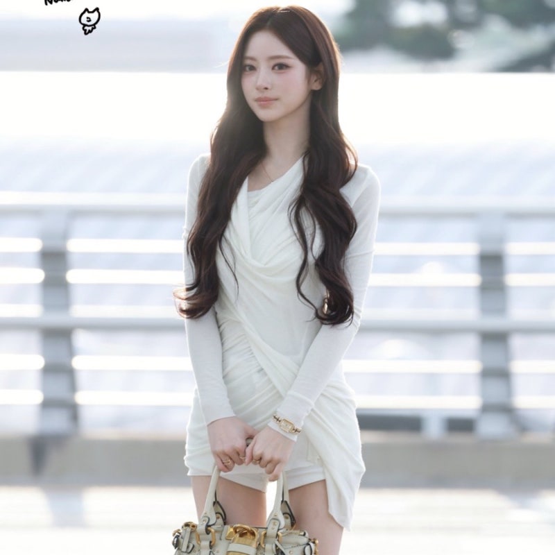 Looks like Jang Ka-seol is going to be caught... Celebrity airport fashion causing a stir with doll-like beauty