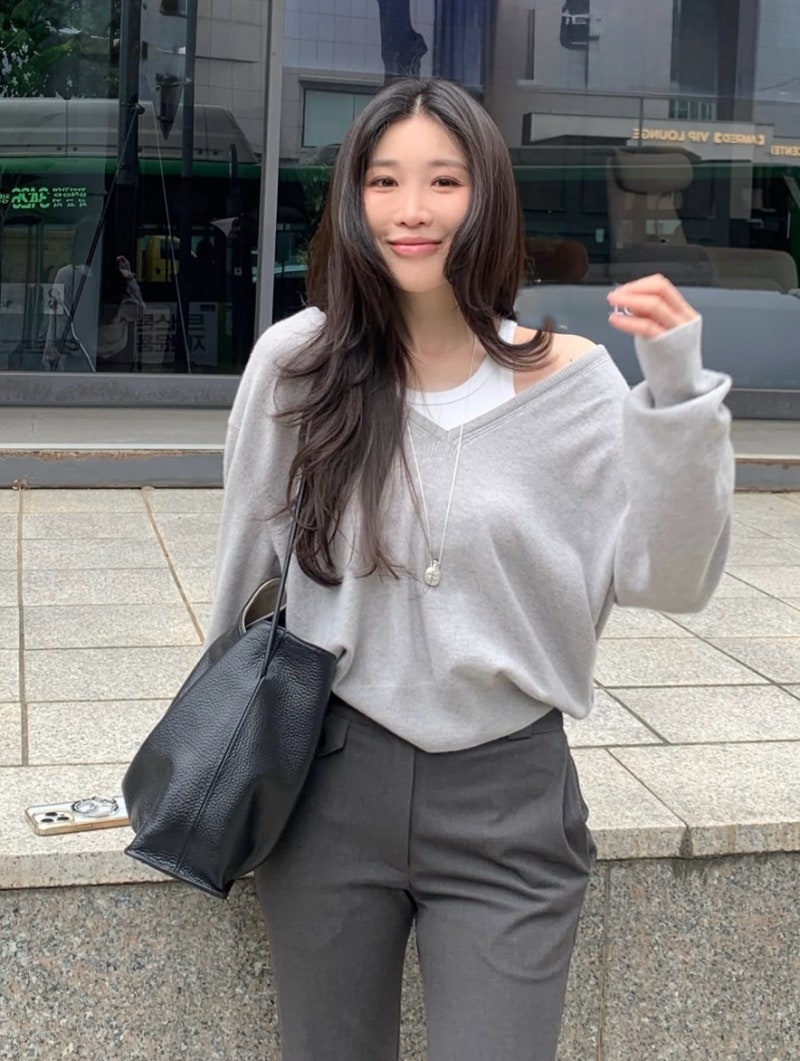 A gray set-up... but a celebrity daily look that makes it look radiant