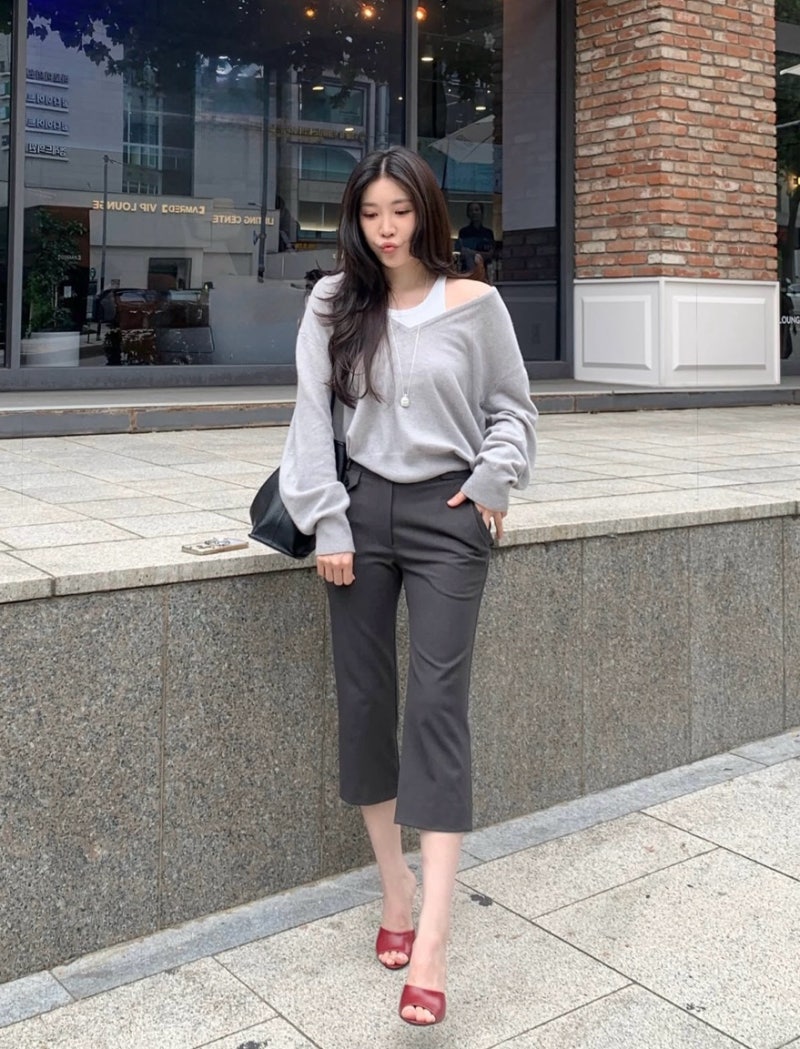 A gray set-up... but a celebrity daily look that makes it look radiant