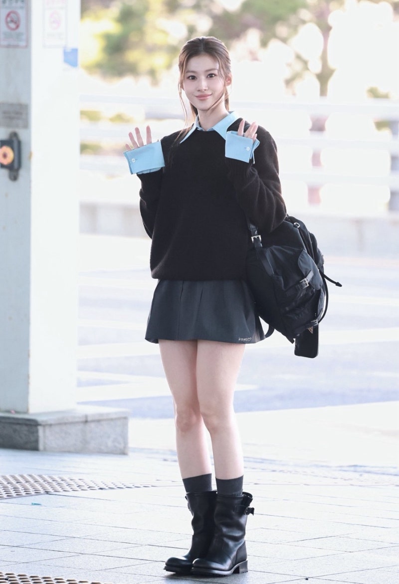 Fans went wild over Sana's airport fashion... Her stunning, comic-book-like visuals.