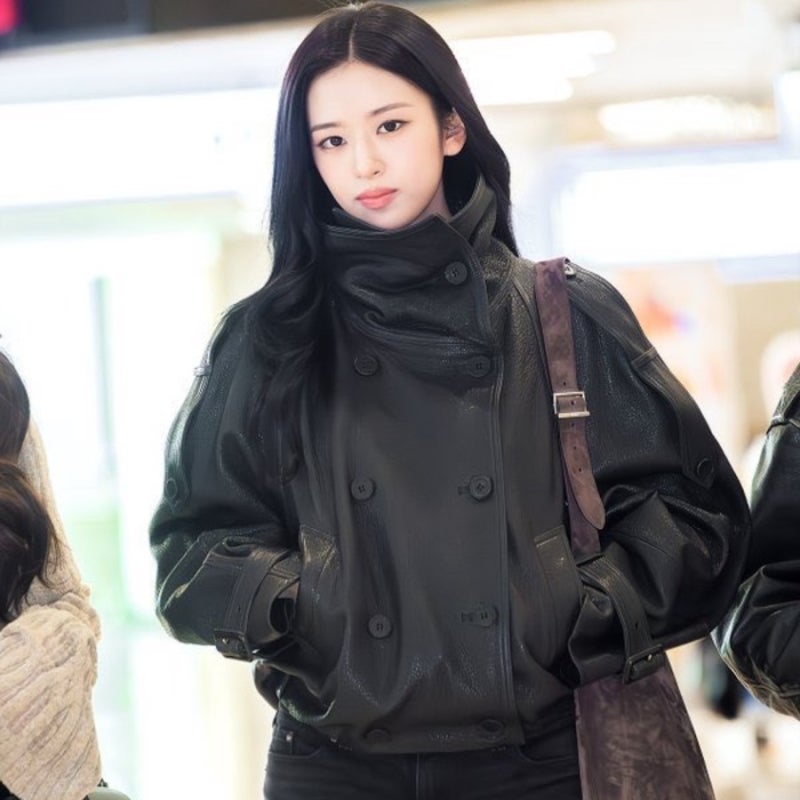 Looks like a runway... Ahn Yu-jin's airport fashion exploding with chic vibes