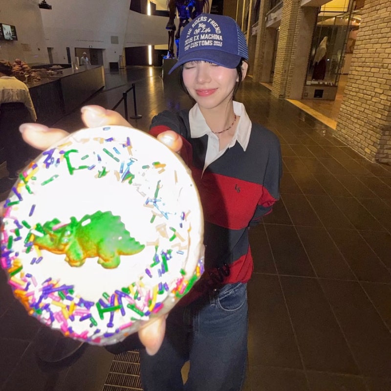 Karina looks cute in a rugby shirt and baseball cap... 'girlfriend look' fashion