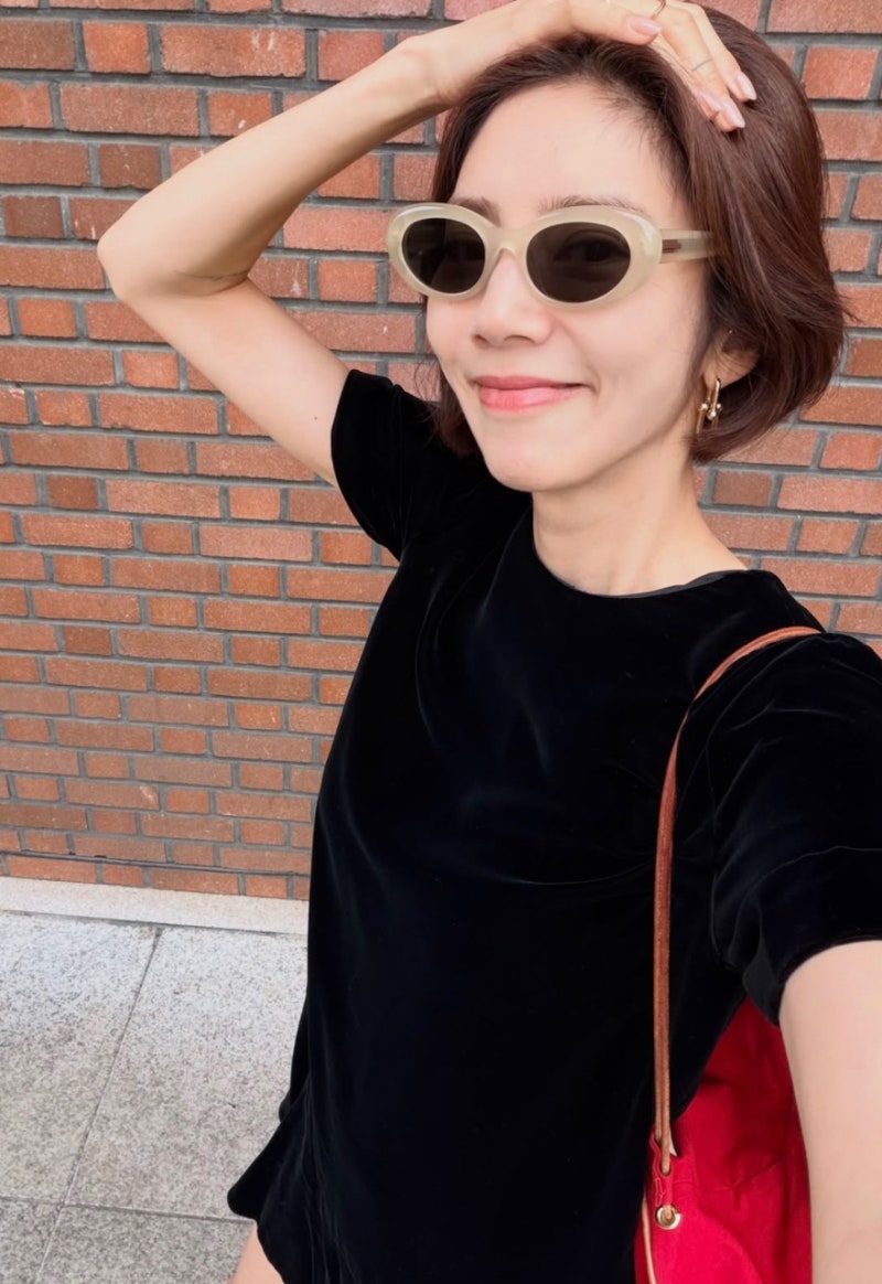 I thought it was a canvas bag... Son Dam-bi's bag shows it's not just a color accent.