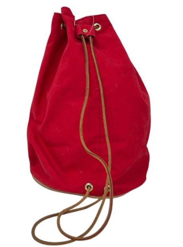 I thought it was a canvas bag... Son Dam-bi's bag shows it's not just a color accent.