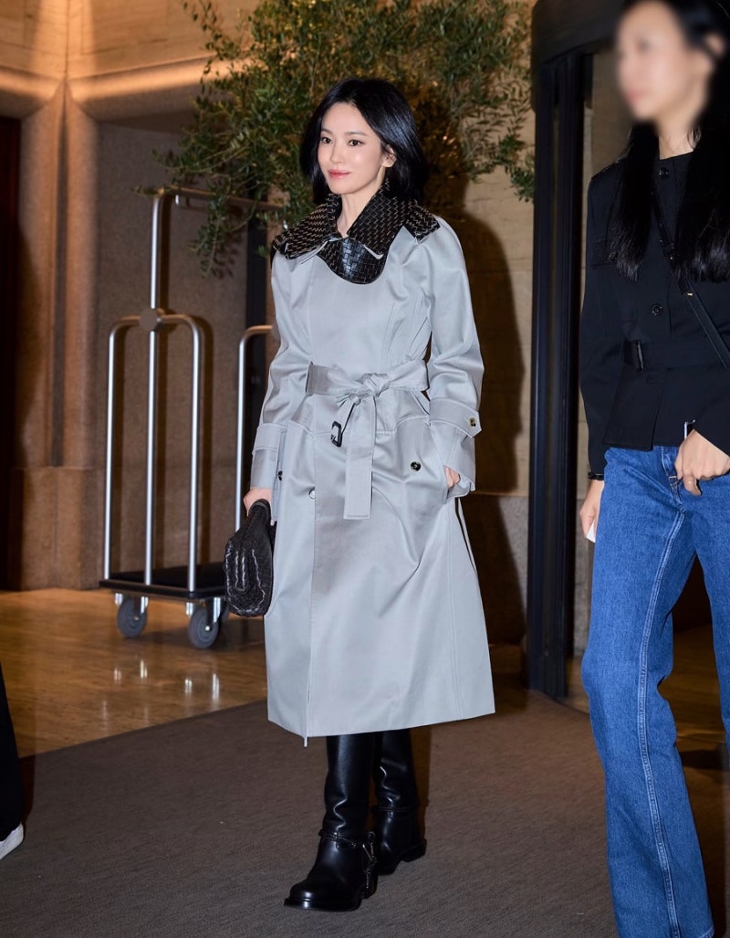 Song Hye-kyo's trench coat fashion, which she pulls off no matter how determined she is to wear it