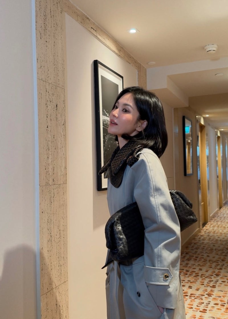 Song Hye-kyo's trench coat fashion, which she pulls off no matter how determined she is to wear it