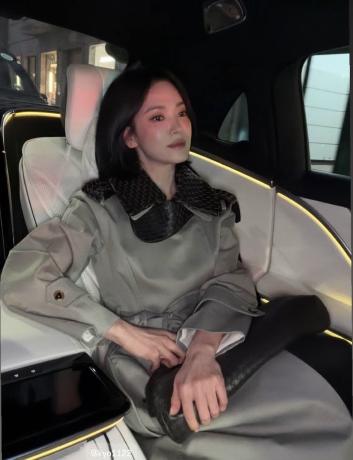 Song Hye-kyo's trench coat fashion, which she pulls off no matter how determined she is to wear it