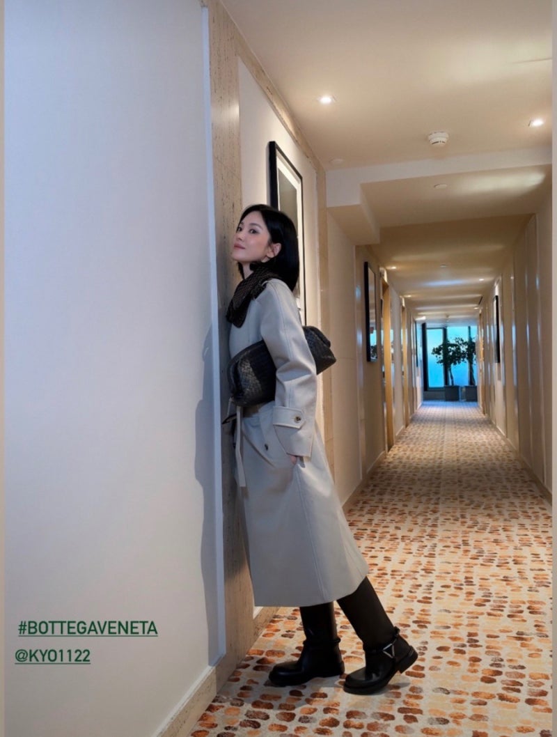 Song Hye-kyo's trench coat fashion, which she pulls off no matter how determined she is to wear it