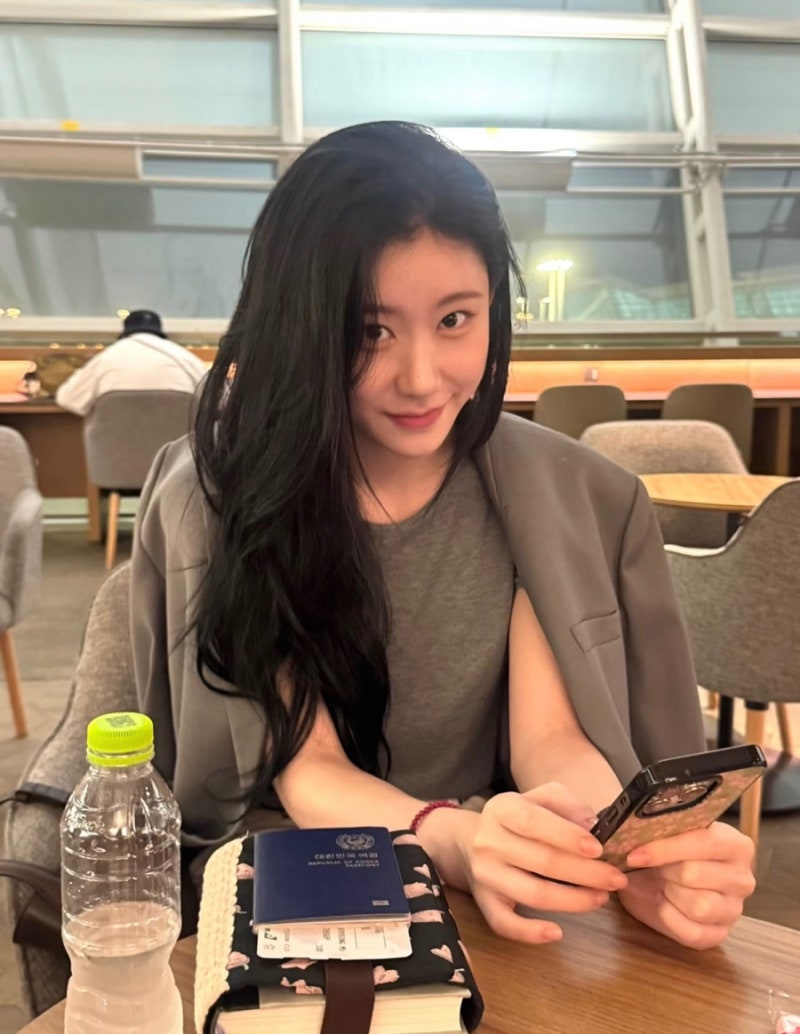 8,000 reposts of women's Chugomi alone.. Chaeryeong's work look jacket fashion